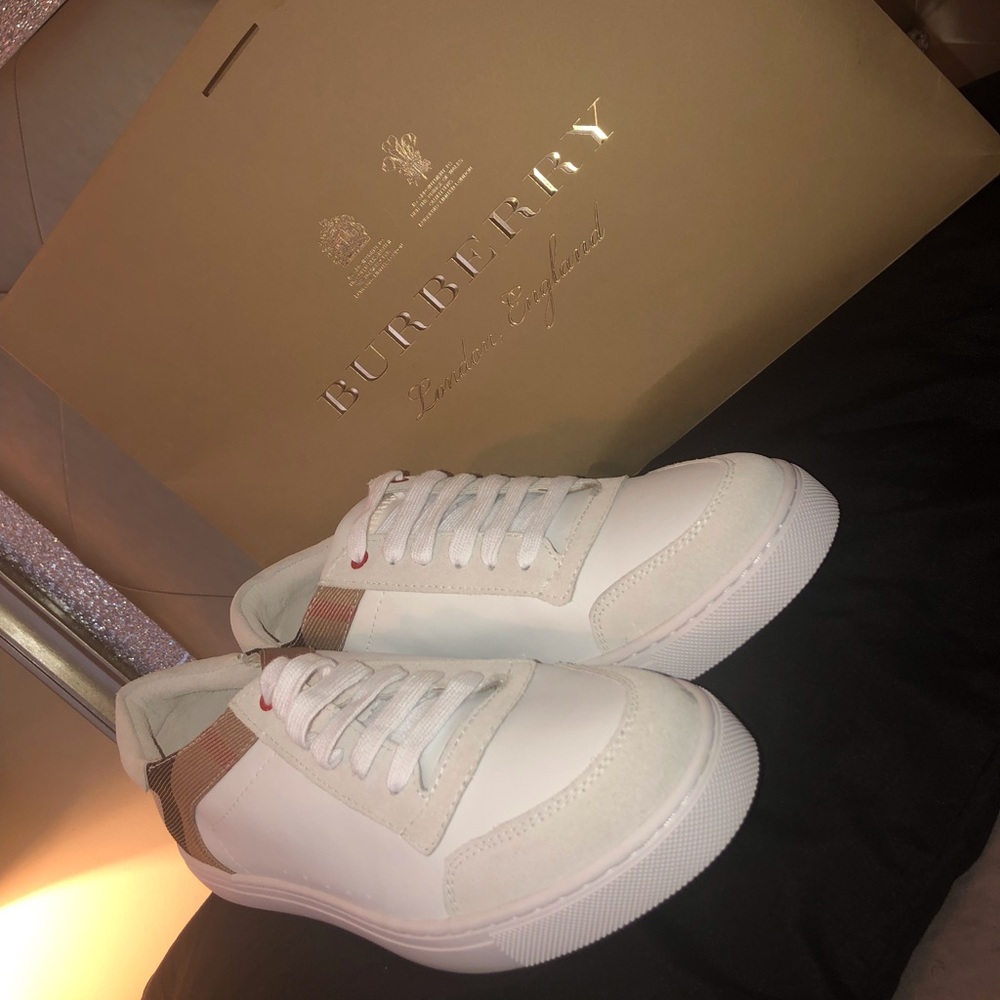 100% authentic Burberry shoes
